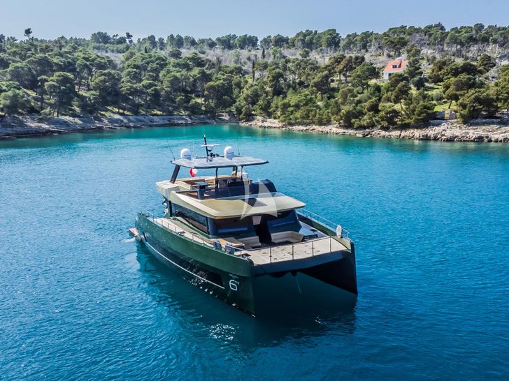 OVER THE MOON Moon 60 Power - anchored OVER THE MOON Moon 60 Power - anchored