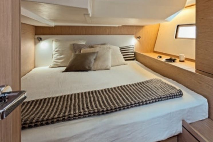 Charter Yacht Oceanis 51.1 - 5 Cabins(5 Doubles + 1 Single)- BVI - Tortola