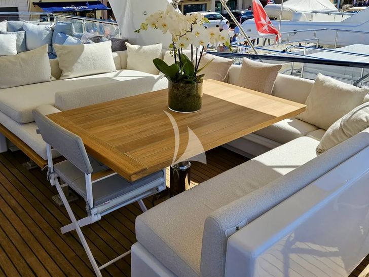 PACHA Canados 28m - flybridge seating and dining area PACHA Canados 28m - flybridge seating and dining area