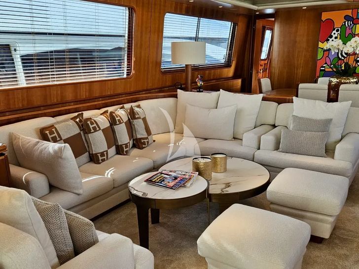 PACHA Canados 28m - saloon seating area PACHA Canados 28m - saloon seating area
