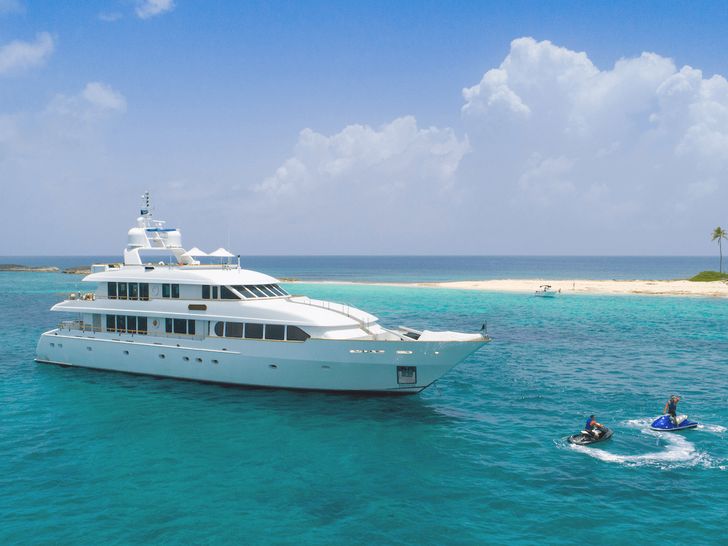 PACKAGE DEAL Trident 40m - anchored near an island PACKAGE DEAL Trident 40m - anchored near an island