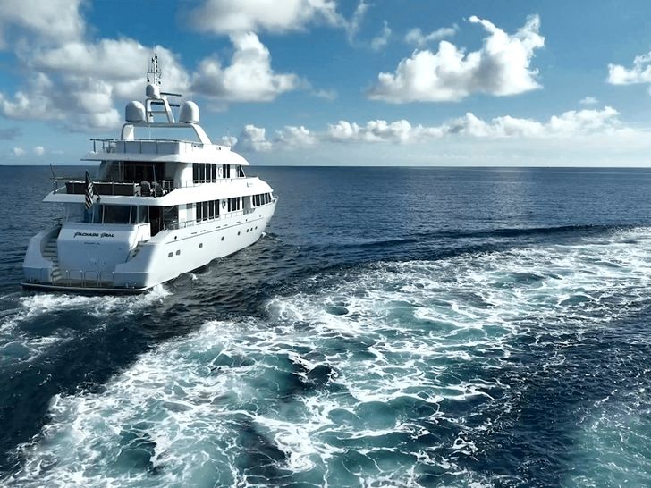 PACKAGE DEAL Trident 40m - cruising aft view PACKAGE DEAL Trident 40m - cruising aft view