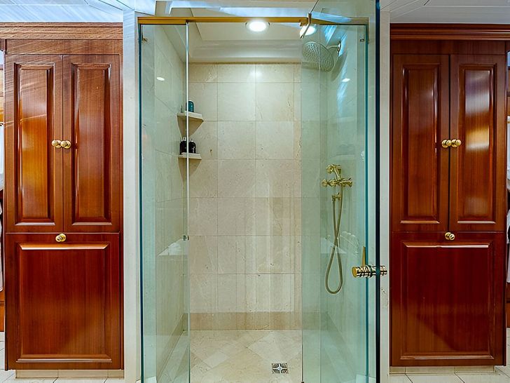 PACKAGE DEAL Trident 40m - master cabin shower PACKAGE DEAL Trident 40m - master cabin shower