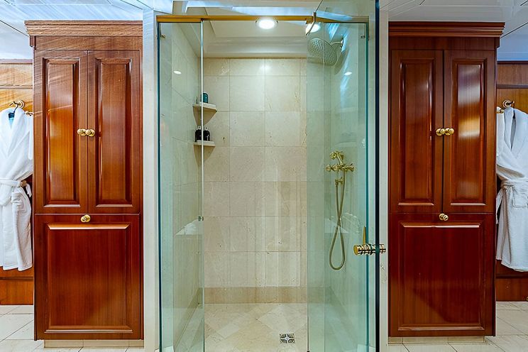 Charter Yacht PACKAGE DEAL - Trident 40m - 5 Cabins - St. Martin - St. Barths - Leewards - Caribbean