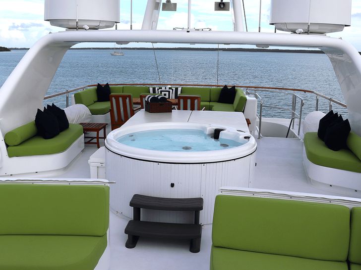 PACKAGE DEAL Trident 40m - sun deck lounge and jacuzzi PACKAGE DEAL Trident 40m - sun deck lounge and jacuzzi