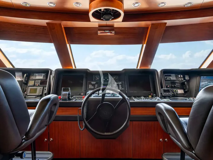 PALATIAL CRN Ancona 43 - cockpit PALATIAL CRN Ancona 43 - cockpit