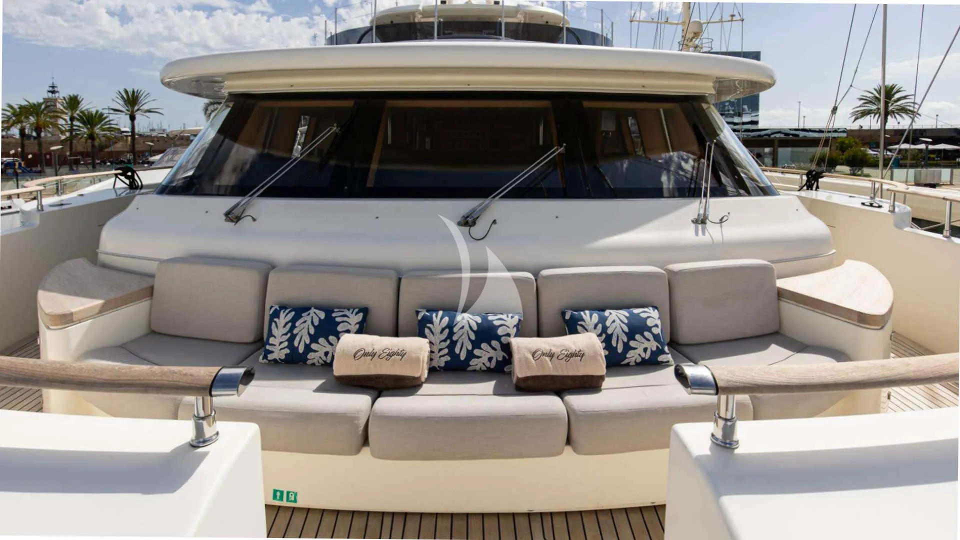 PALATIAL CRN Ancona 43 - foredeck lounge