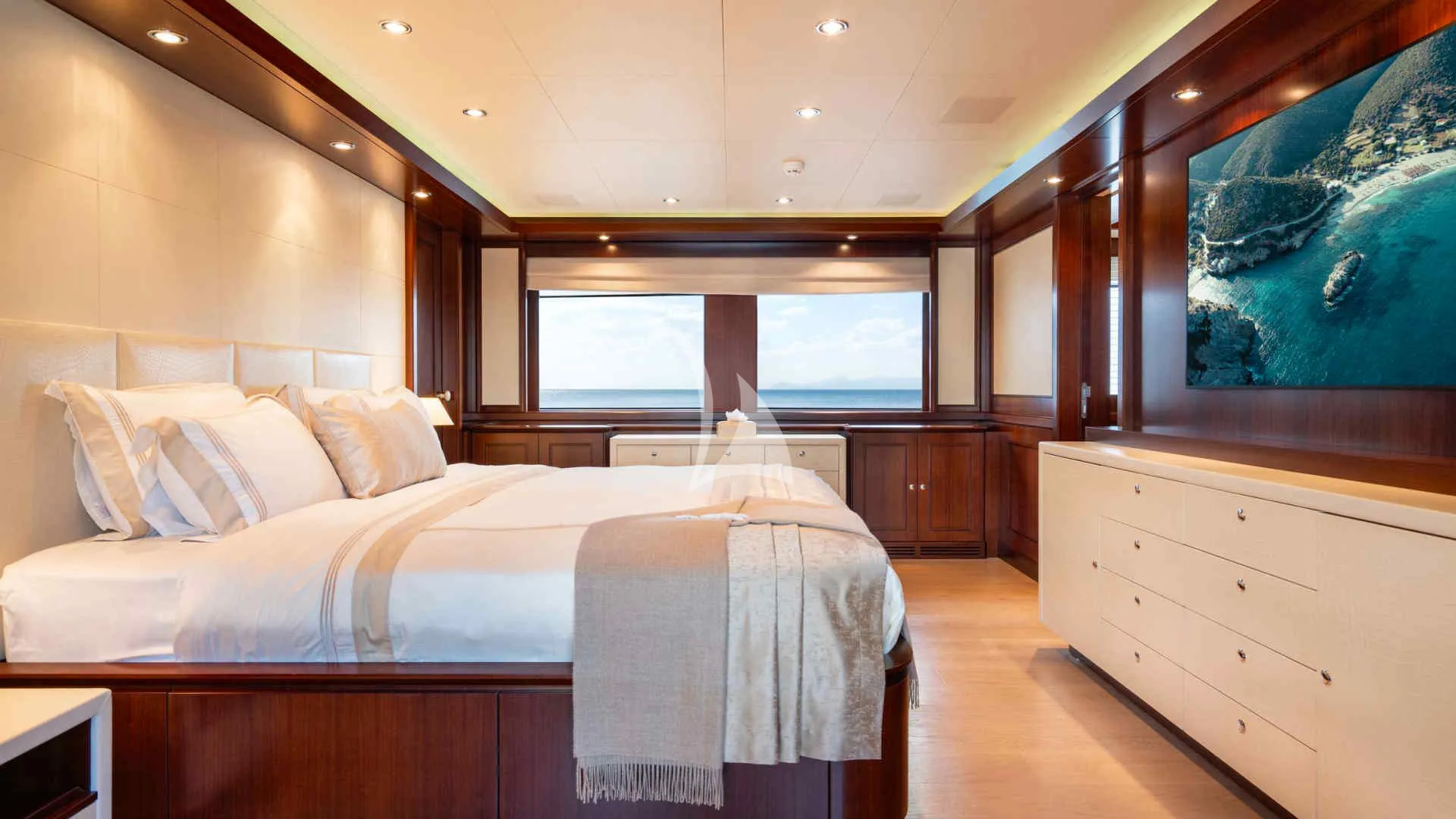 PALATIAL CRN Ancona 43 - master cabin bed and huge LED TV