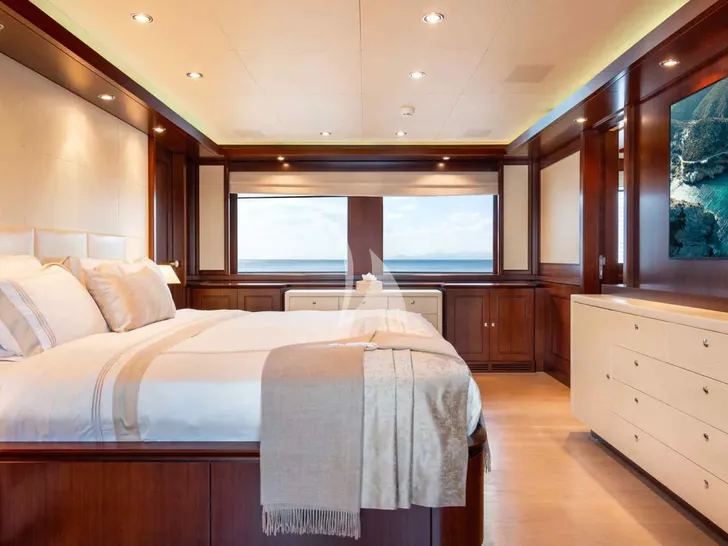 PALATIAL CRN Ancona 43 - master cabin bed and huge LED TV PALATIAL CRN Ancona 43 - master cabin bed and huge LED TV