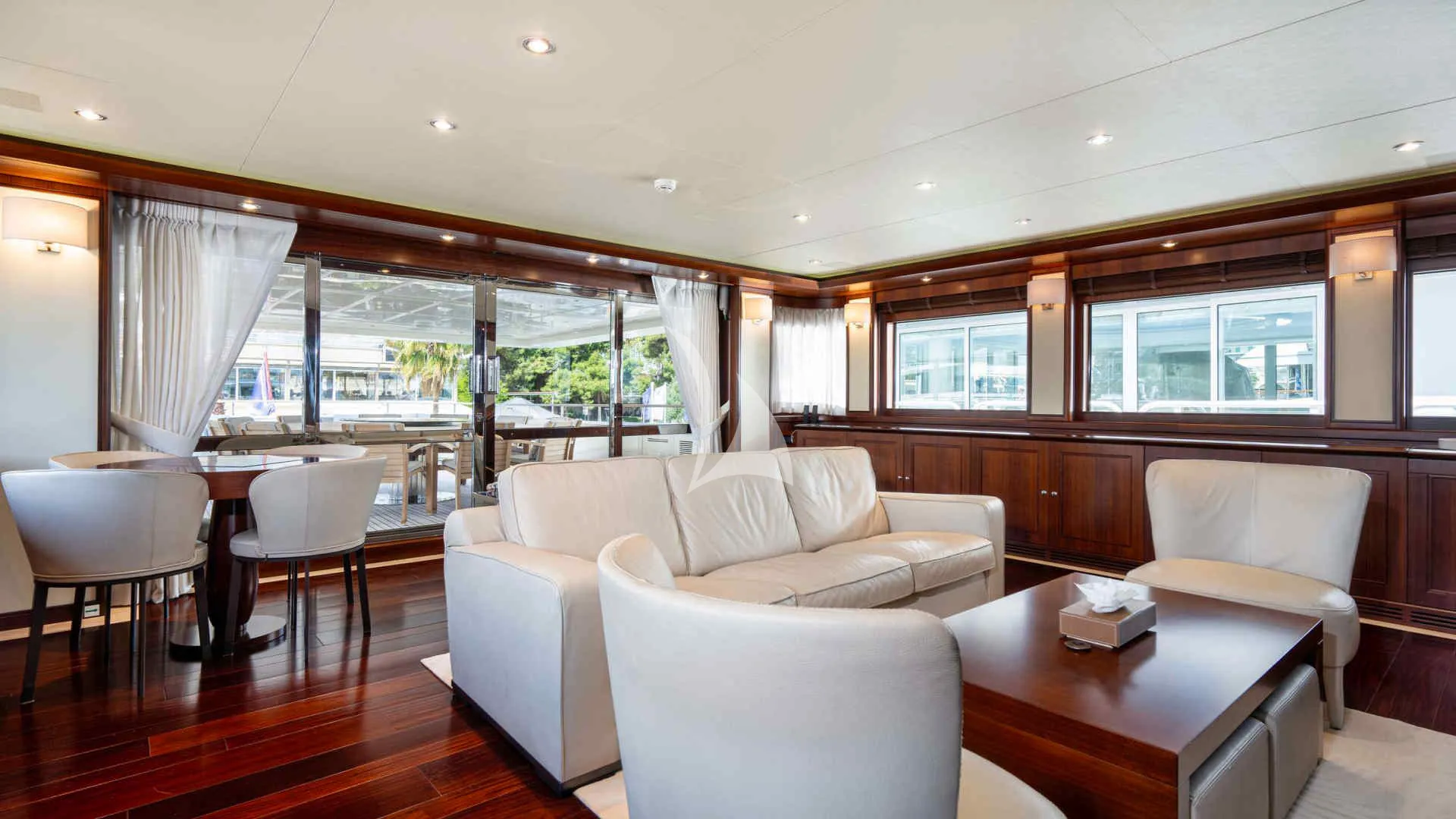 PALATIAL CRN Ancona 43 - sky lounge seats and tea area