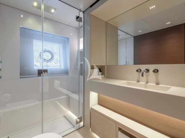 PALOMA Ferretti Custom Line Navetta 42 - VIP cabin 1 bathroom PALOMA Ferretti Custom Line Navetta 42 - VIP cabin 1 bathroom