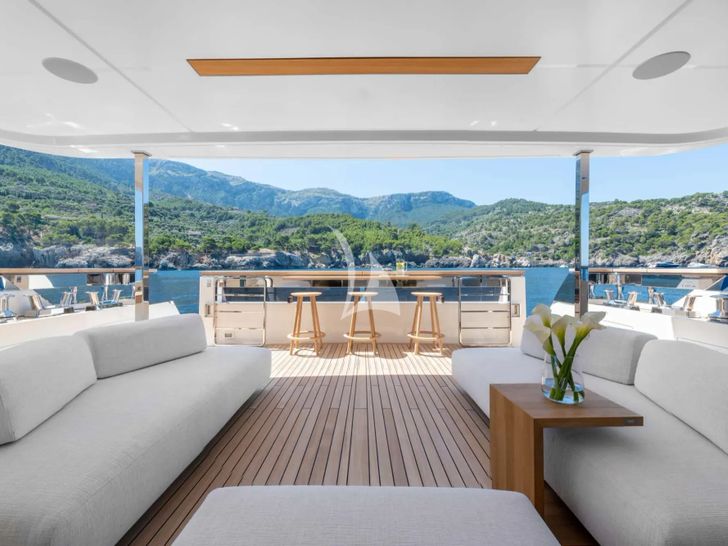 PALOMA Ferretti Custom Line Navetta 42 - aft deck bar area PALOMA Ferretti Custom Line Navetta 42 - aft deck bar area