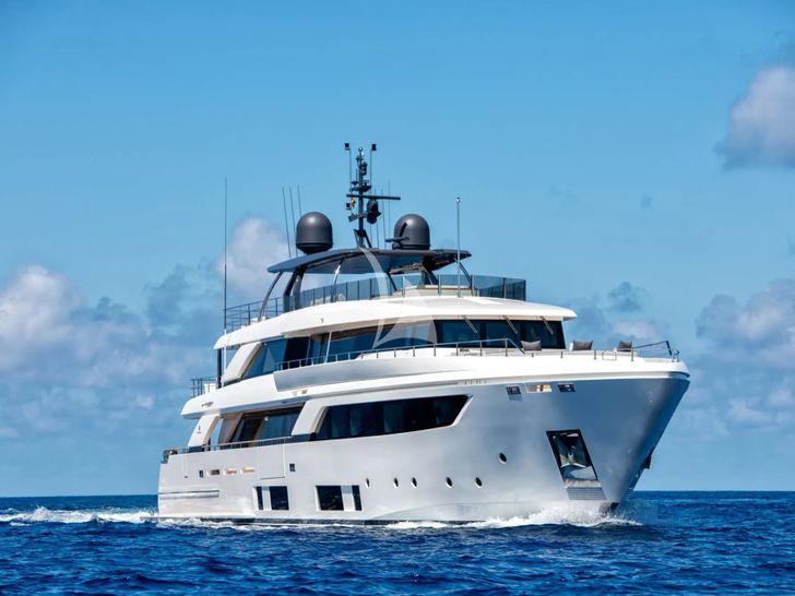 PALOMA Ferretti Custom Line Navetta 42 - cruising PALOMA Ferretti Custom Line Navetta 42 - cruising