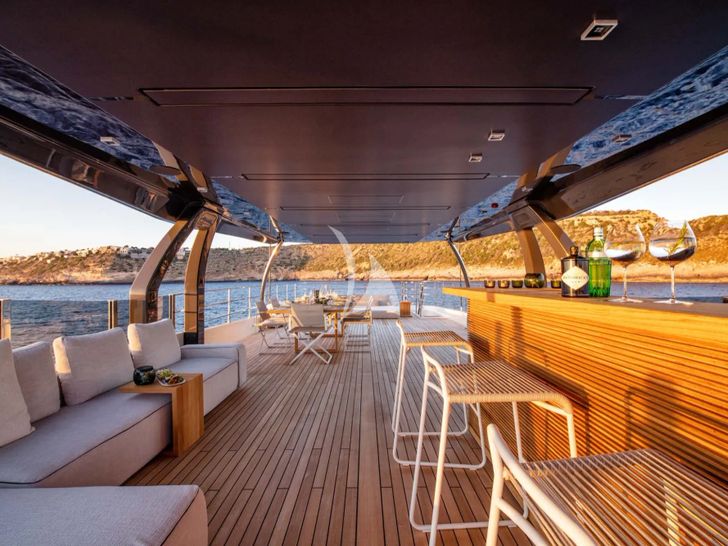 PALOMA Ferretti Custom Line Navetta 42 - flybridge PALOMA Ferretti Custom Line Navetta 42 - flybridge