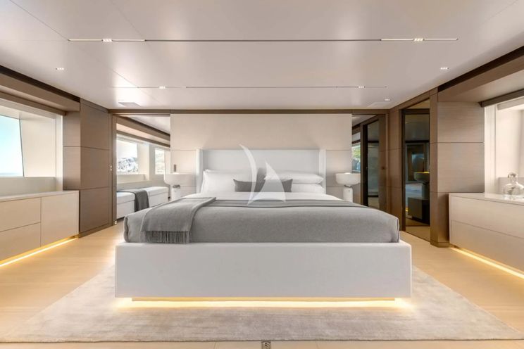 Charter Yacht PALOMA - Ferretti Custom Line Navetta 42 - 5 Cabins - Cannes - St Tropez - Nice - Antibes - French Riviera - Monaco