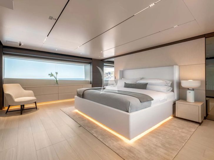 PALOMA Ferretti Custom Line Navetta 42 - master cabin PALOMA Ferretti Custom Line Navetta 42 - master cabin