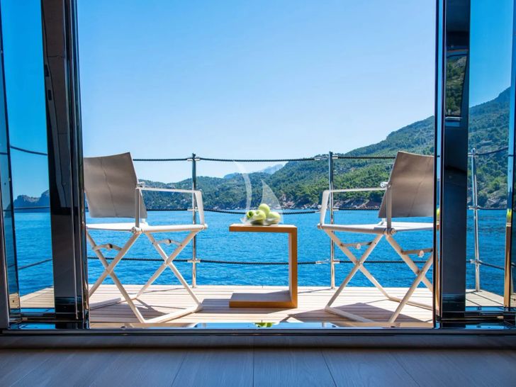 PALOMA Ferretti Custom Line Navetta 42 - side balcony PALOMA Ferretti Custom Line Navetta 42 - side balcony