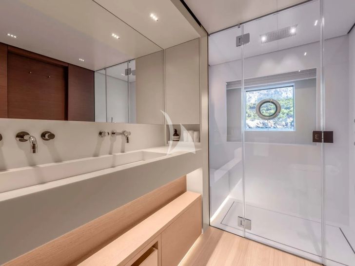 PALOMA Ferretti Custom Line Navetta 42 - twin cabin bathroom PALOMA Ferretti Custom Line Navetta 42 - twin cabin bathroom