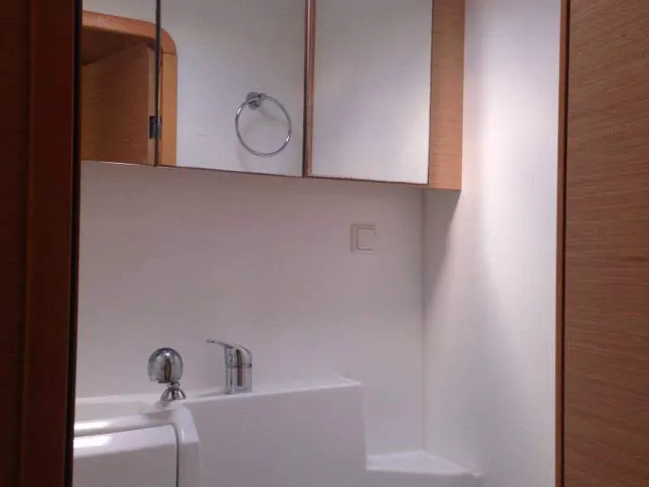 PALUKO LAGOON 421 - double cabin shower PALUKO LAGOON 421 - double cabin shower