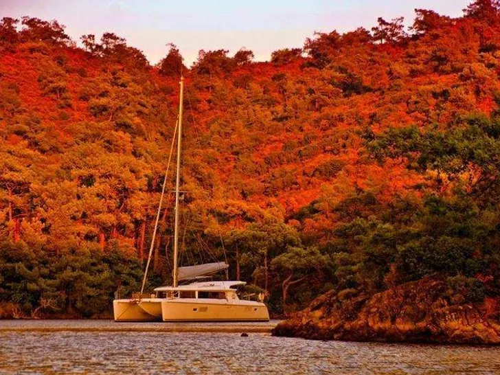 PALUKO LAGOON 421 - sailing catamaran cruising near rocky coastline PALUKO LAGOON 421 - sailing catamaran cruising near rocky coastline