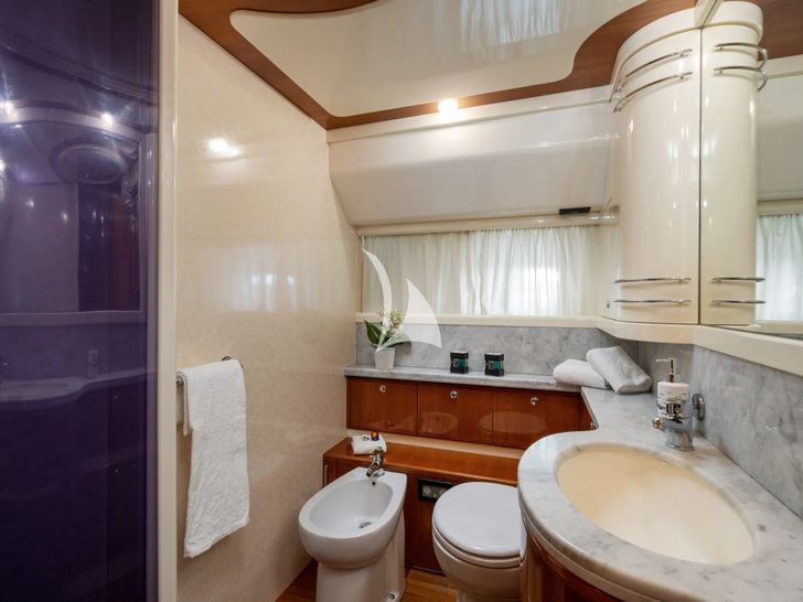 PAMPERO Ferretti 760 - VIP cabin 1 bathroom PAMPERO Ferretti 760 - VIP cabin 1 bathroom