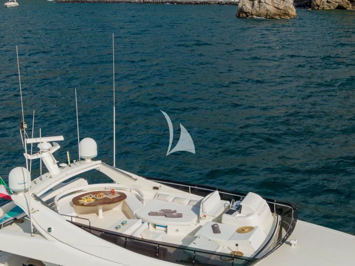 PAMPERO Ferretti 760 - sundeck aerial shot PAMPERO Ferretti 760 - sundeck aerial shot