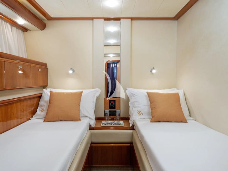 PAMPERO Ferretti 760 - twin cabin 1 PAMPERO Ferretti 760 - twin cabin 1
