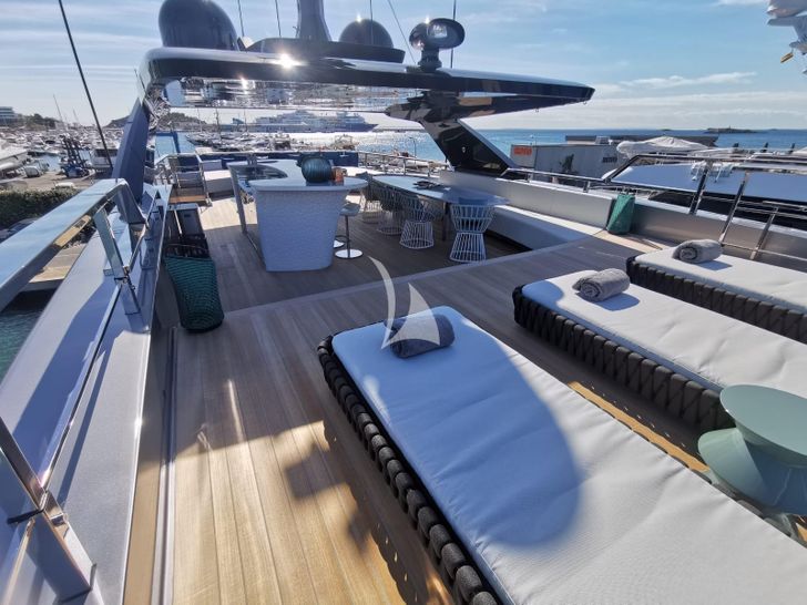 PANDION PEARL Sanlorenzo 44 Alloy flybridge seating PANDION PEARL Sanlorenzo 44 Alloy flybridge seating
