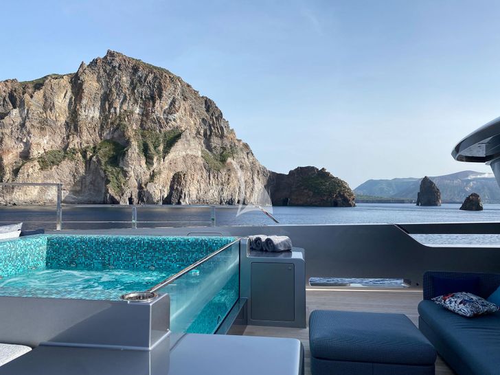 PANDION PEARL Sanlorenzo 44 Alloy infinity pool PANDION PEARL Sanlorenzo 44 Alloy infinity pool
