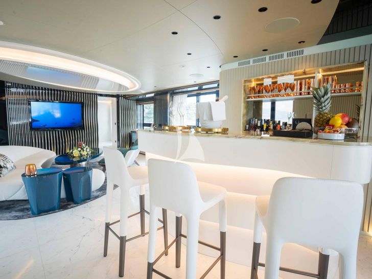 PANDION PEARL Sanlorenzo 44 Alloy skylounge bar PANDION PEARL Sanlorenzo 44 Alloy skylounge bar