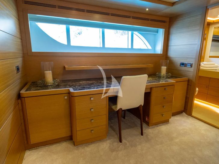 PANFELISS Mengi Yay 37m - VIP cabin 1 work desk PANFELISS Mengi Yay 37m - VIP cabin 1 work desk