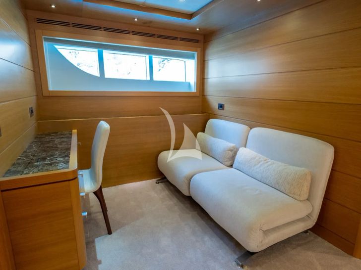 PANFELISS Mengi Yay 37m - VIP cabin 2 work area PANFELISS Mengi Yay 37m - VIP cabin 2 work area