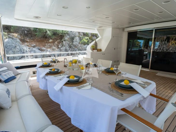 PANFELISS Mengi Yay 37m - aft alfresco dining area PANFELISS Mengi Yay 37m - aft alfresco dining area