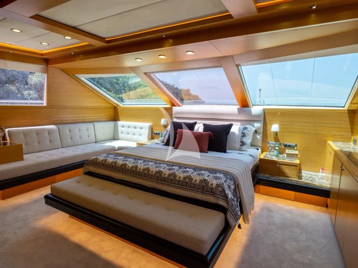 PANFELISS Mengi Yay 37m - master cabin with the sun roof PANFELISS Mengi Yay 37m - master cabin with the sun roof