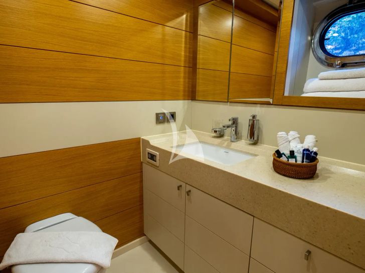 PANFELISS Mengi Yay 37m - twin cabin bathroom PANFELISS Mengi Yay 37m - twin cabin bathroom