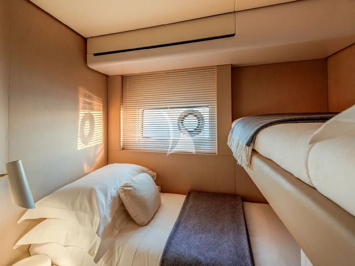 PANGEA Azimut 68 Fly - bunk cabin PANGEA Azimut 68 Fly - bunk cabin