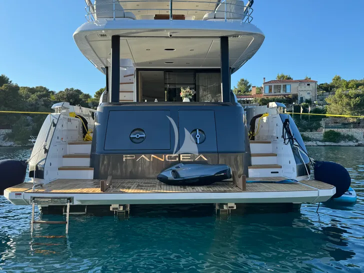 PANGEA Azimut 68 Fly - aft deck PANGEA Azimut 68 Fly - aft deck