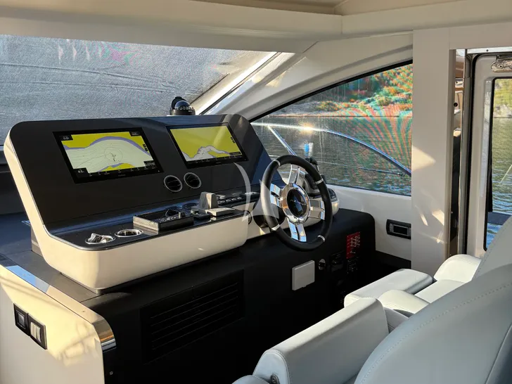 PANGEA Azimut 68 Fly - cockpit PANGEA Azimut 68 Fly - cockpit