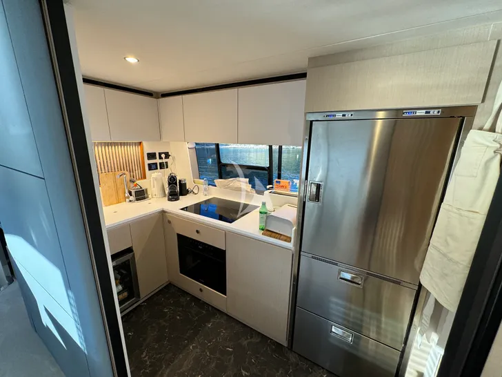 PANGEA Azimut 68 Fly - galley PANGEA Azimut 68 Fly - galley