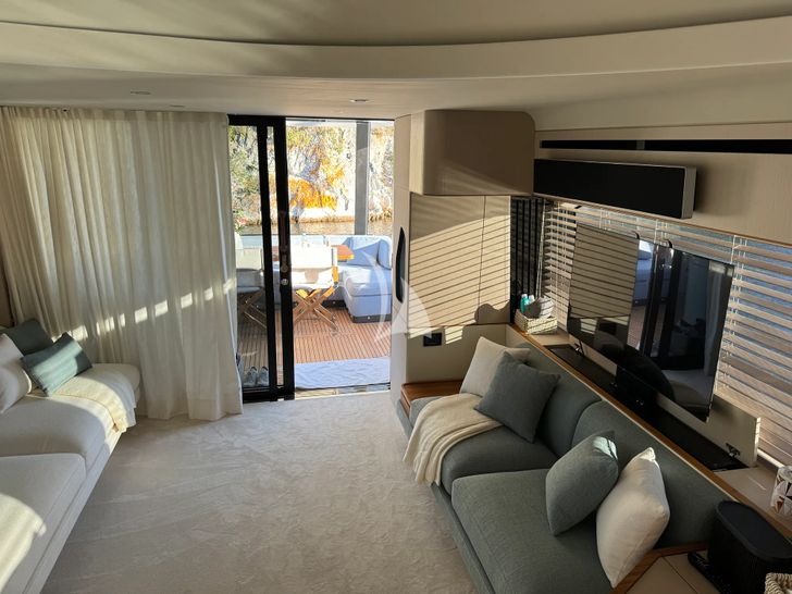PANGEA Azimut 68 Fly - saloon lounge PANGEA Azimut 68 Fly - saloon lounge