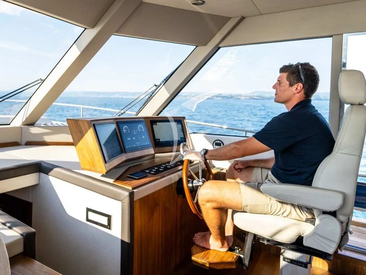 PANTA REI Monachus 70 Fly - cockpit PANTA REI Monachus 70 Fly - cockpit