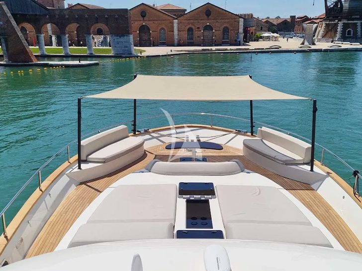 PANTA REI Monachus 70 Fly - foredeck lounge and bronzing area PANTA REI Monachus 70 Fly - foredeck lounge and bronzing area