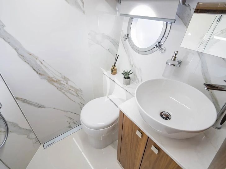 PANTA REI Monachus 70 Fly - other cabin bathroom PANTA REI Monachus 70 Fly - other cabin bathroom