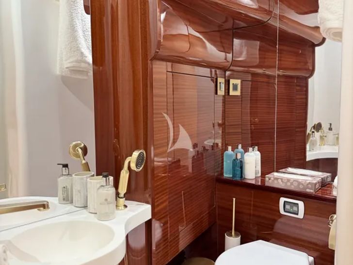 PAREA Custom Motor Sailer 28m - VIP cabin 3 bathroom PAREA Custom Motor Sailer 28m - VIP cabin 3 bathroom