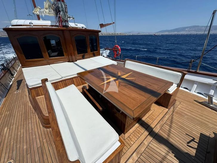 PAREA Custom Motor Sailer 28m - alfresco dining lounge PAREA Custom Motor Sailer 28m - alfresco dining lounge