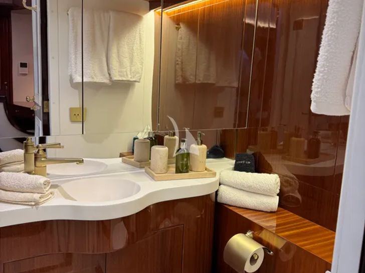 PAREA Custom Motor Sailer 28m - master cabin bathroom PAREA Custom Motor Sailer 28m - master cabin bathroom