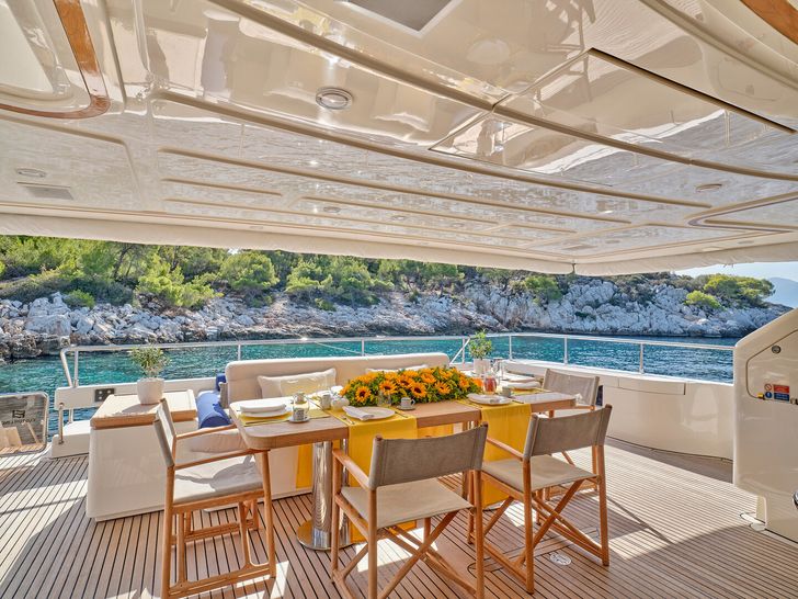 PAREAKKI Ferretti Custom Line 97 - aft deck dining area PAREAKKI Ferretti Custom Line 97 - aft deck dining area