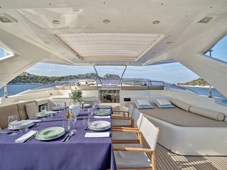 PAREAKKI Ferretti Custom Line 97 - sun deck dining area PAREAKKI Ferretti Custom Line 97 - sun deck dining area