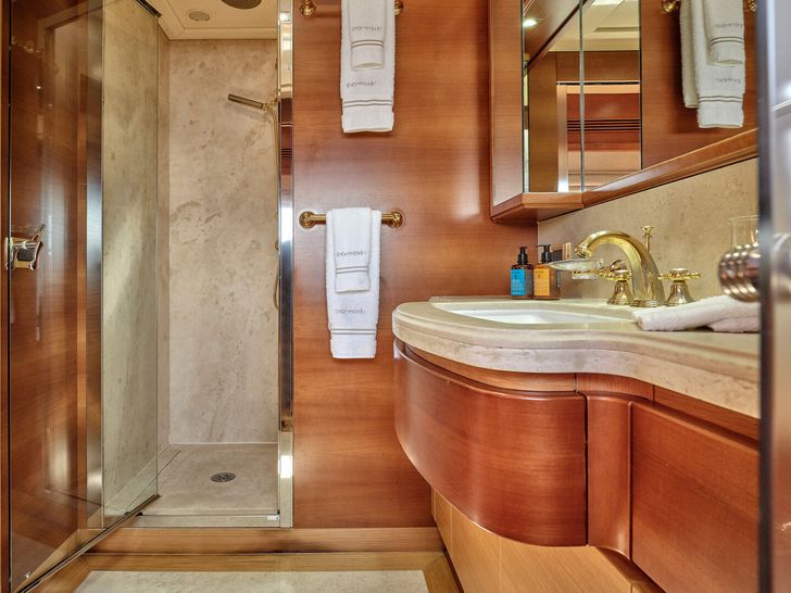 PAREAKKI Ferretti Custom Line 97 - master cabin bathroom PAREAKKI Ferretti Custom Line 97 - master cabin bathroom