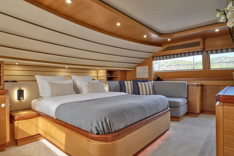 Charter Yacht PAREAKKI - Ferretti Custom Line 97 - 5 Cabins - Athens - Mykonos - Paros - Cyclades - Greece